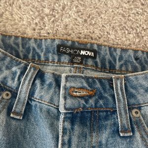 Fashion Nova Jean Shorts Size 7/28 (Brand New with Tag)